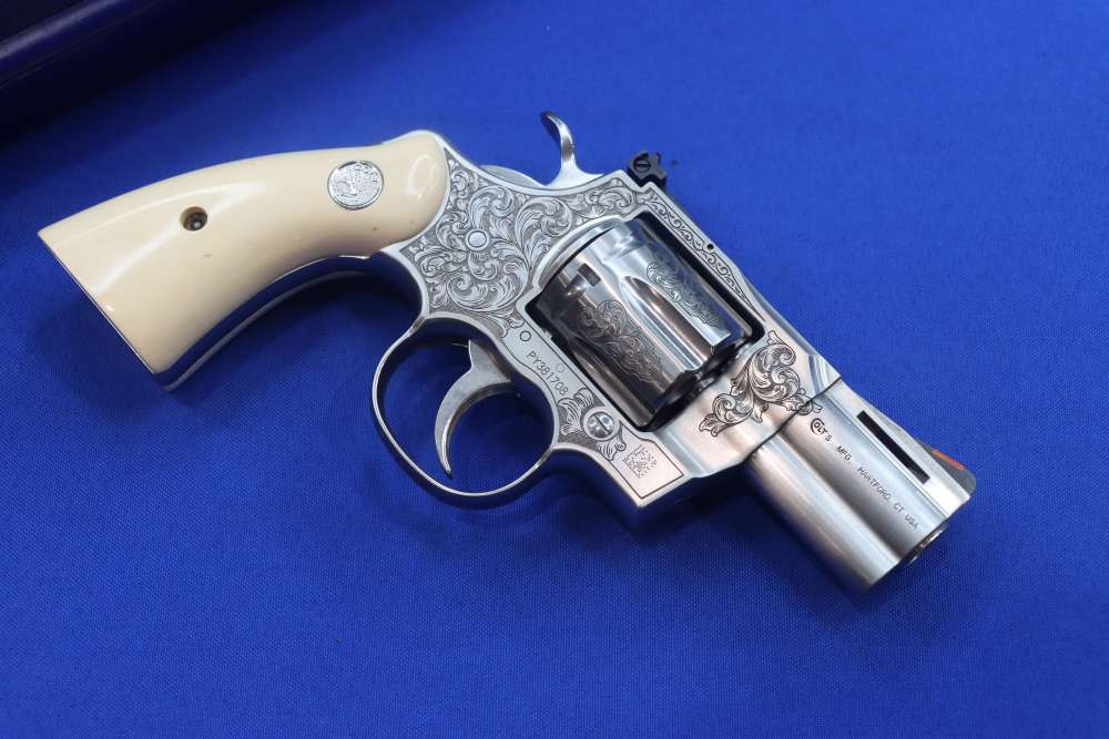 COLT Model Python Revolver 357MAG 2.5" PREMIER GRADE ENGRAVED Holly Grips-img-14