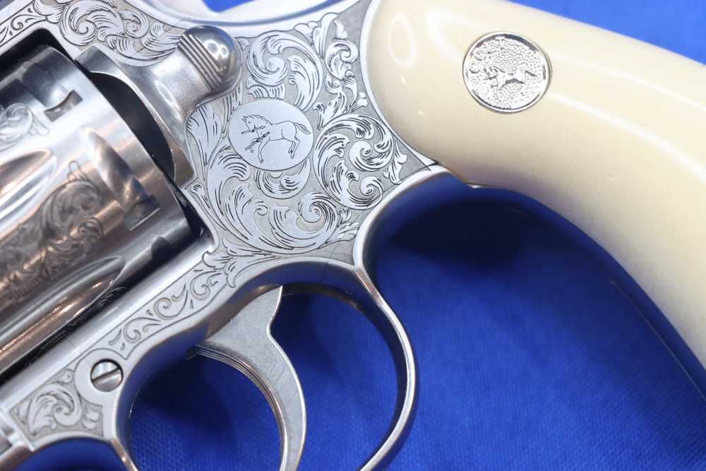 COLT Model Python Revolver 357MAG 2.5" PREMIER GRADE ENGRAVED Holly Grips-img-8