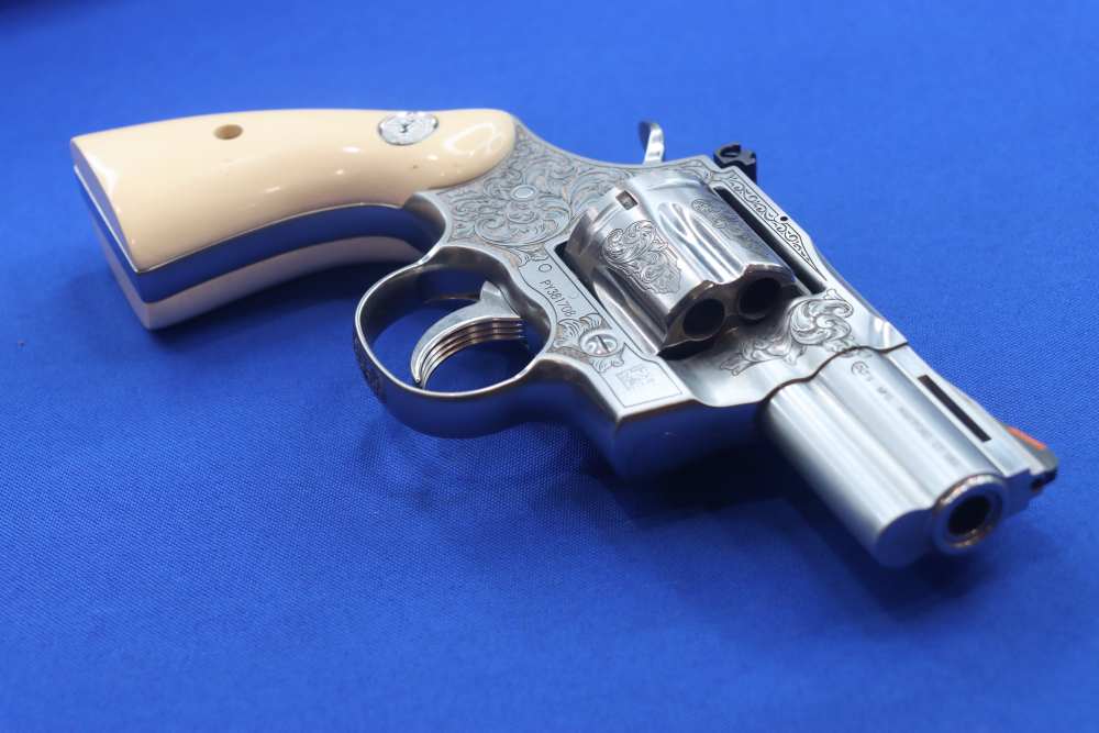 COLT Model Python Revolver 357MAG 2.5" PREMIER GRADE ENGRAVED Holly Grips-img-25