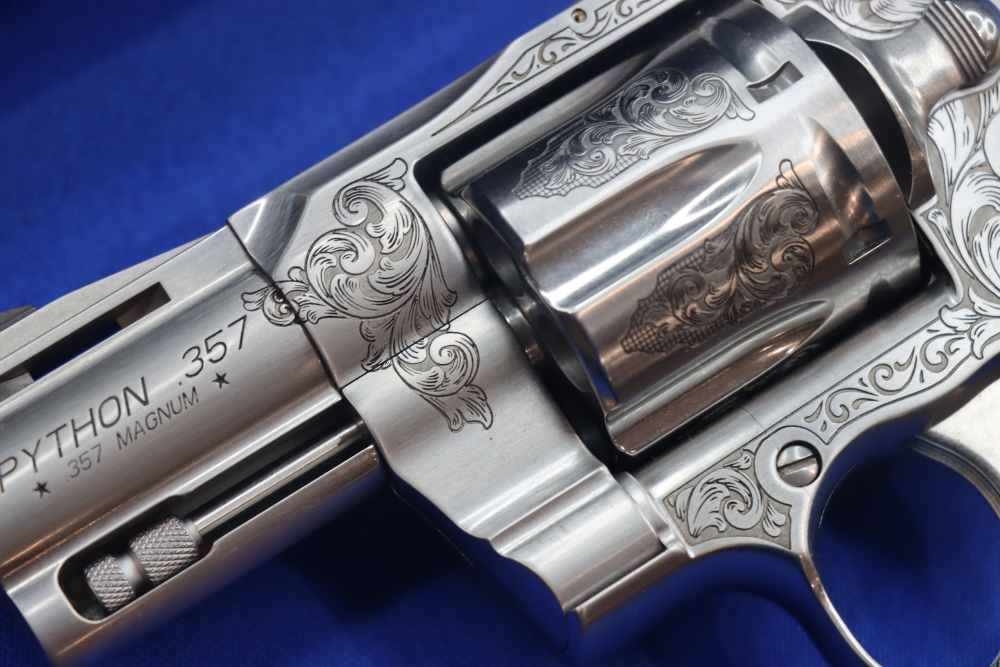 COLT Model Python Revolver 357MAG 2.5" PREMIER GRADE ENGRAVED Holly Grips-img-3