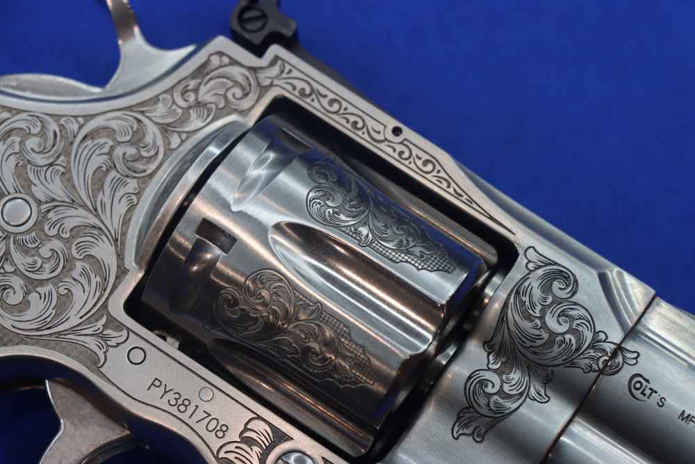 COLT Model Python Revolver 357MAG 2.5" PREMIER GRADE ENGRAVED Holly Grips-img-17