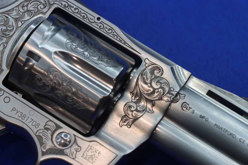 COLT Model Python Revolver 357MAG 2.5" PREMIER GRADE ENGRAVED Holly Grips-img-16