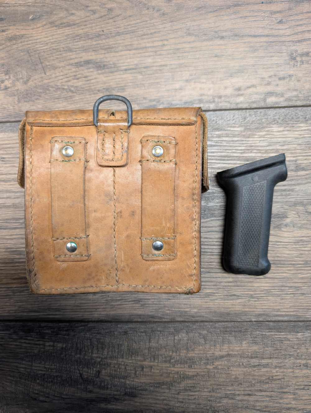 Ak-47 Pistol Grip & SKS Double Ammunition Pouch Surplus Original -img-1