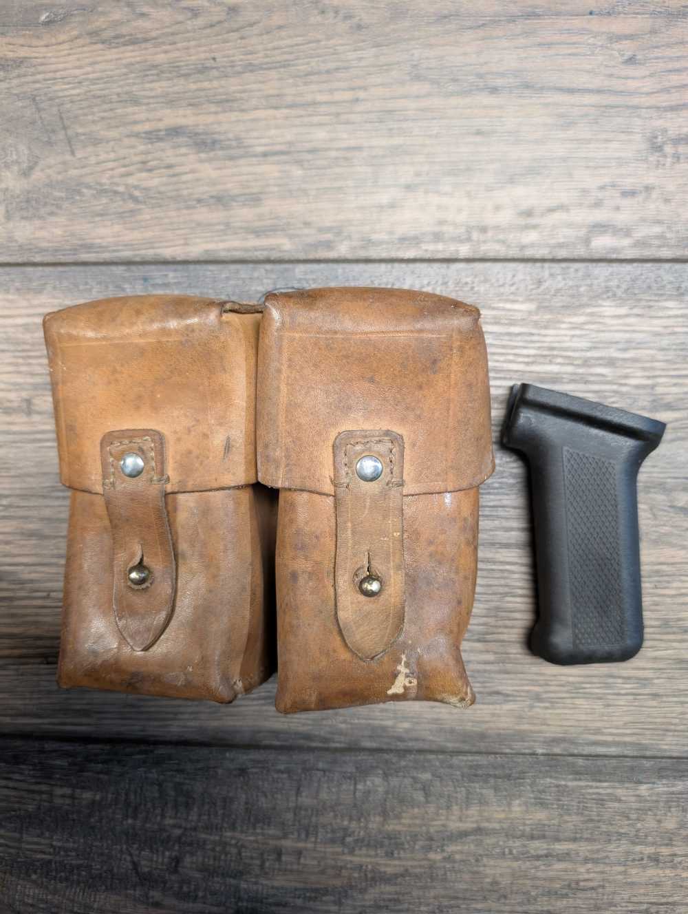 Ak-47 Pistol Grip & SKS Double Ammunition Pouch Surplus Original -img-0