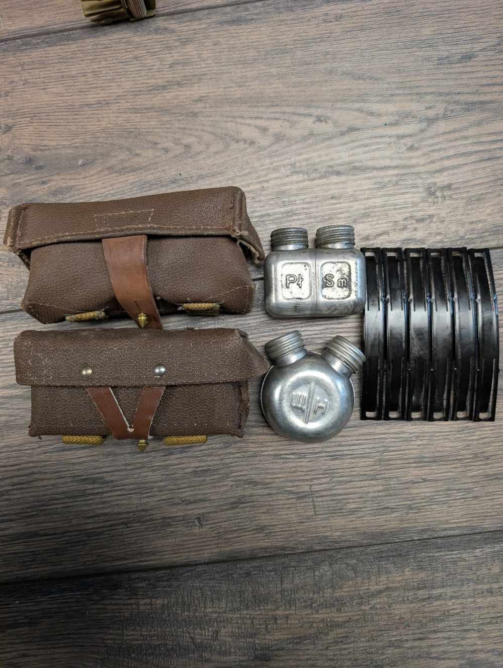 Russian Army SKS Pouch, 6 Stripper Clips & 2 Oil Bottles -img-0