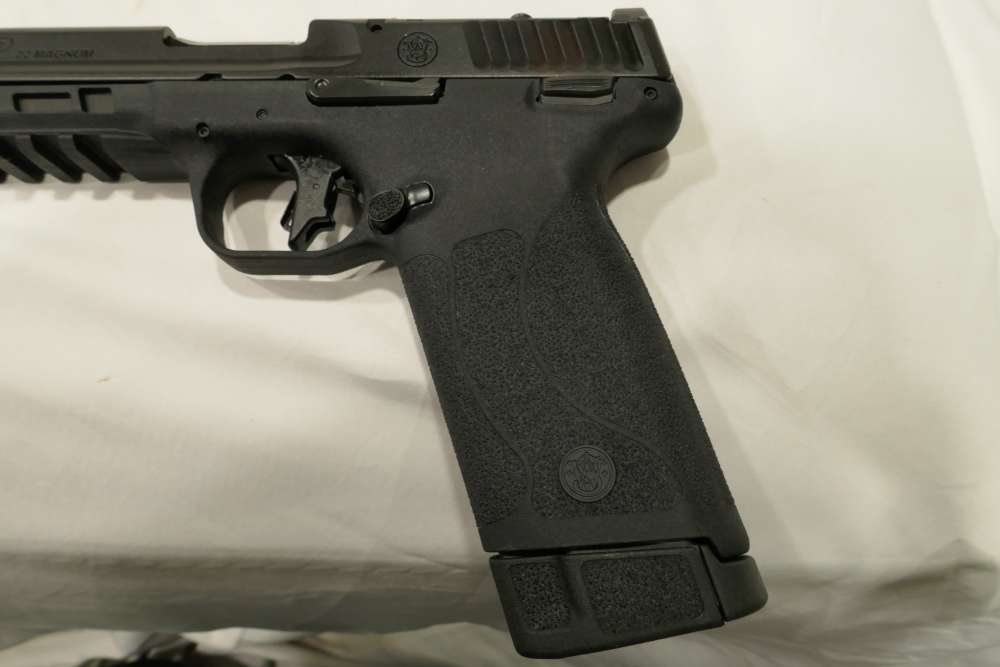 NIB S&W M&P 22 WMR Pistol 4.35" 2 Magazines Thumb Safety 13433-img-5