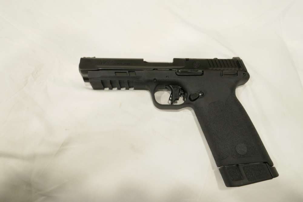 NIB S&W M&P 22 WMR Pistol 4.35" 2 Magazines Thumb Safety 13433-img-4