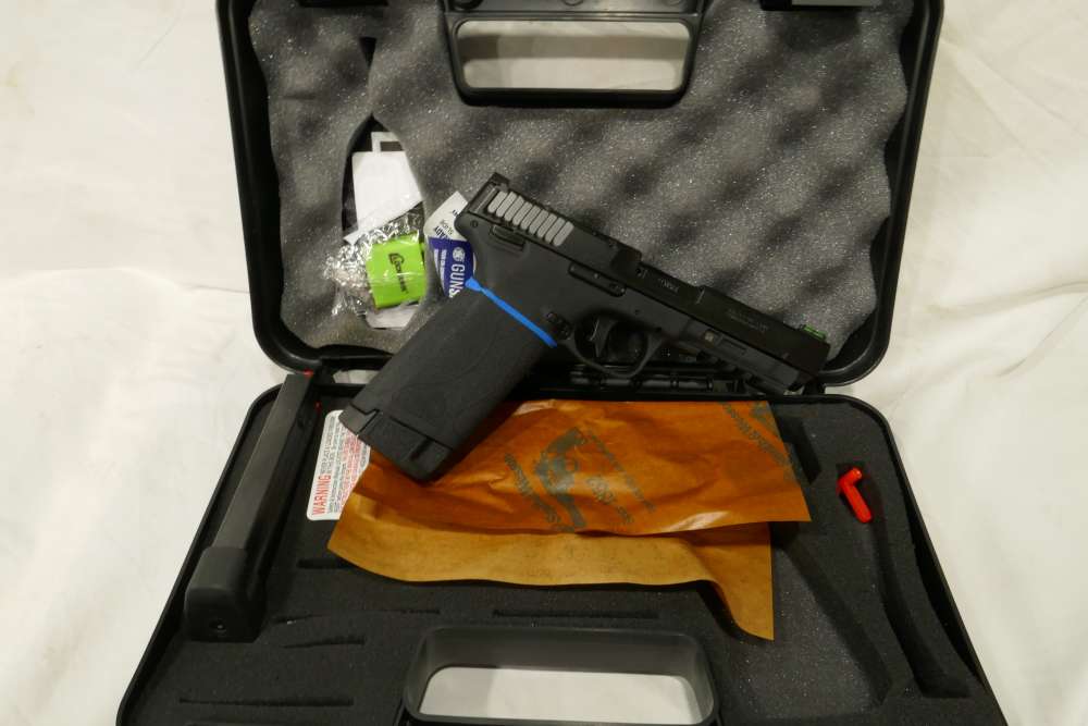 NIB S&W M&P 22 WMR Pistol 4.35" 2 Magazines Thumb Safety 13433-img-0