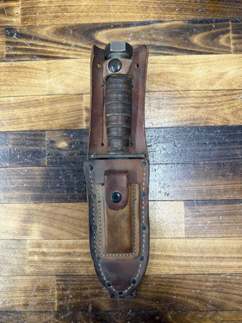 Original Vietnam pilots survival knife! W/ sheath camillus 1967-img-1