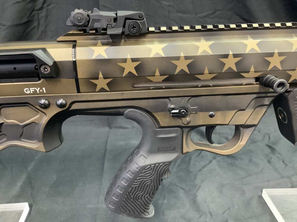Gforce GFY-1 12ga 2-5rd mags, bronze flag, Olight light -img-4