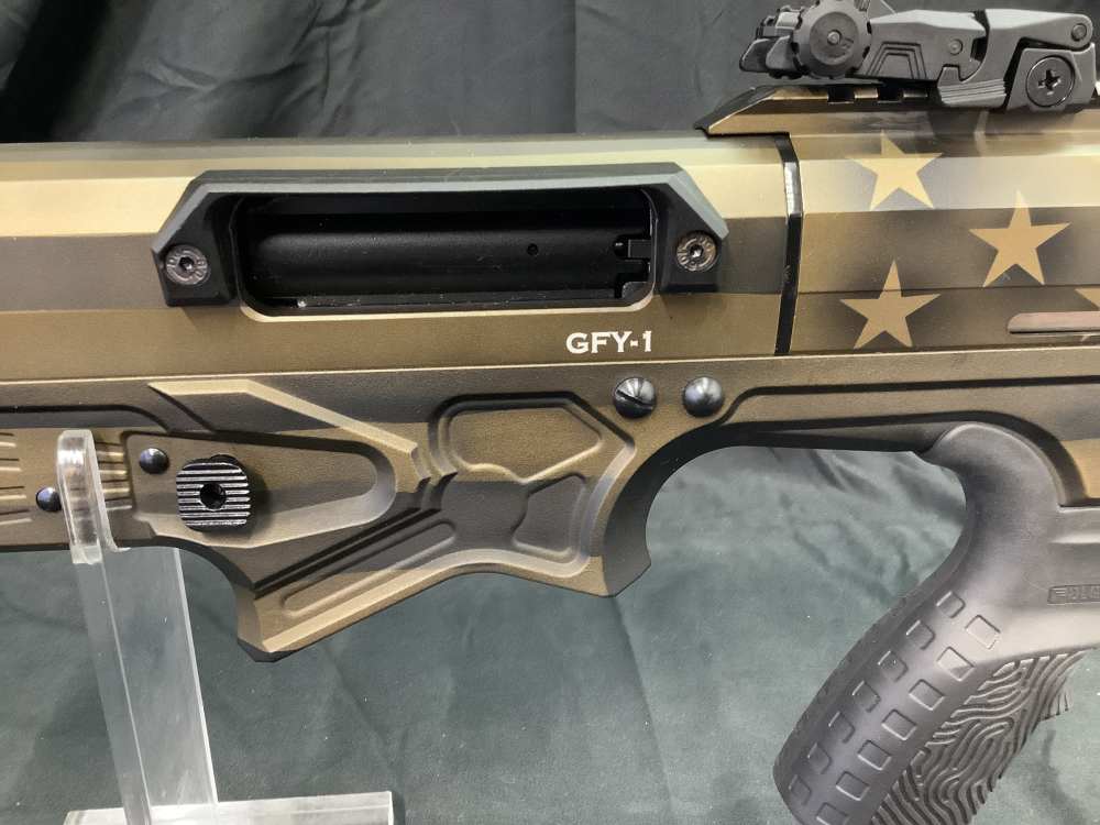 Gforce GFY-1 12ga 2-5rd mags, bronze flag, Olight light -img-3