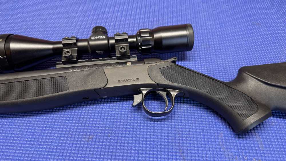 CVA Hunter 450 Bushmaster single shot with Simons 6-18x50 scope-img-9