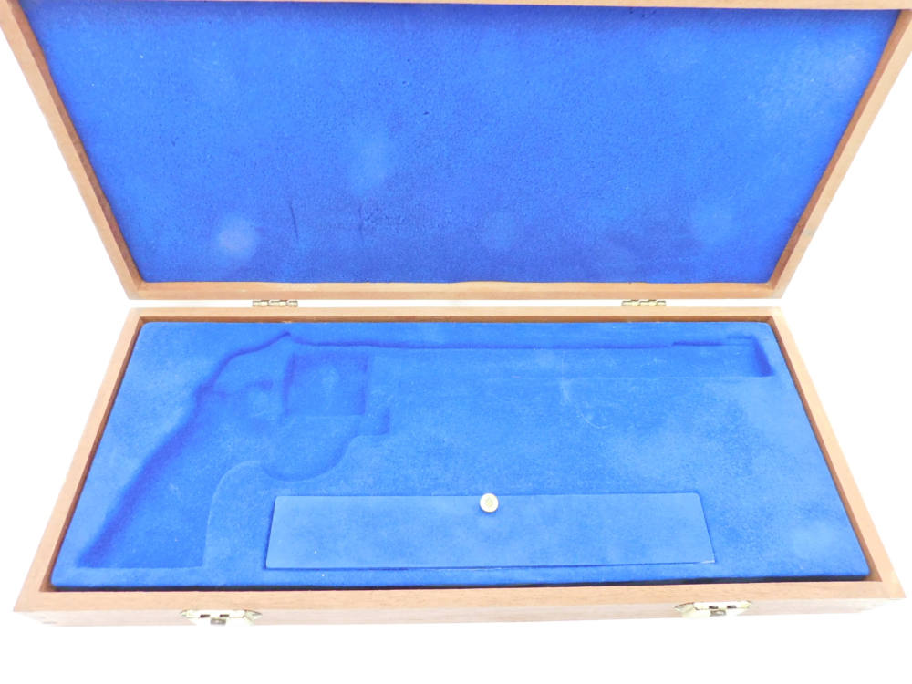 Smith Wesson Presentation Case 29 Silhouette 10 5/8 Inch-img-3