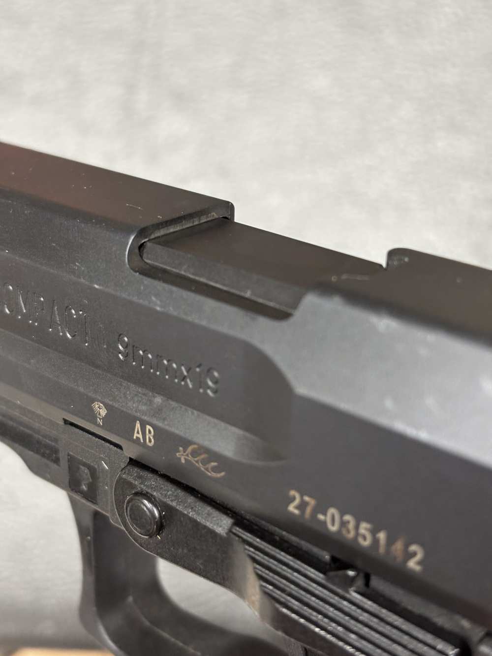 HECKLER AND KOCH HK USP9 COMPACT 9MM. NO RESERVE -img-9