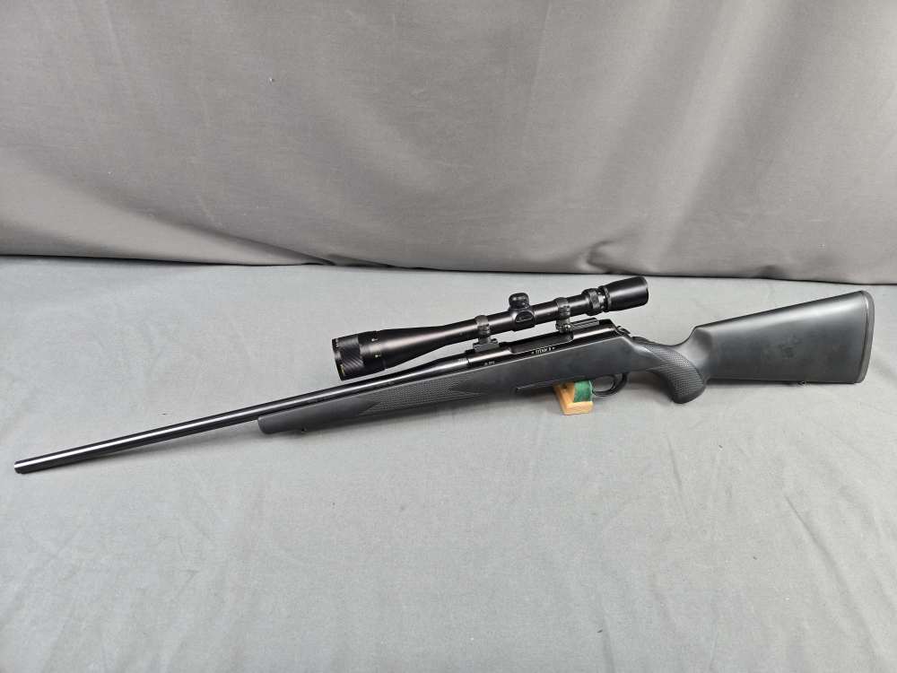 Rößler (Roessler) Titan 3 22-250 w/ Simmons Scope - Excellent-img-1