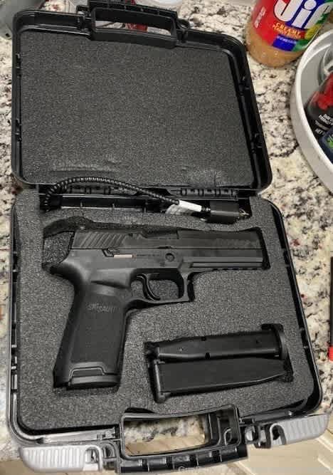 Sig Sauer P320 with Night Sights 9mm-img-4