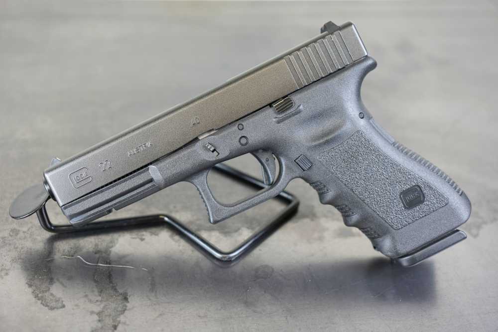 Glock 22 Gen3 – .40 S&W – 5 Mags - LaserMax – Original Case & Manual -img-1