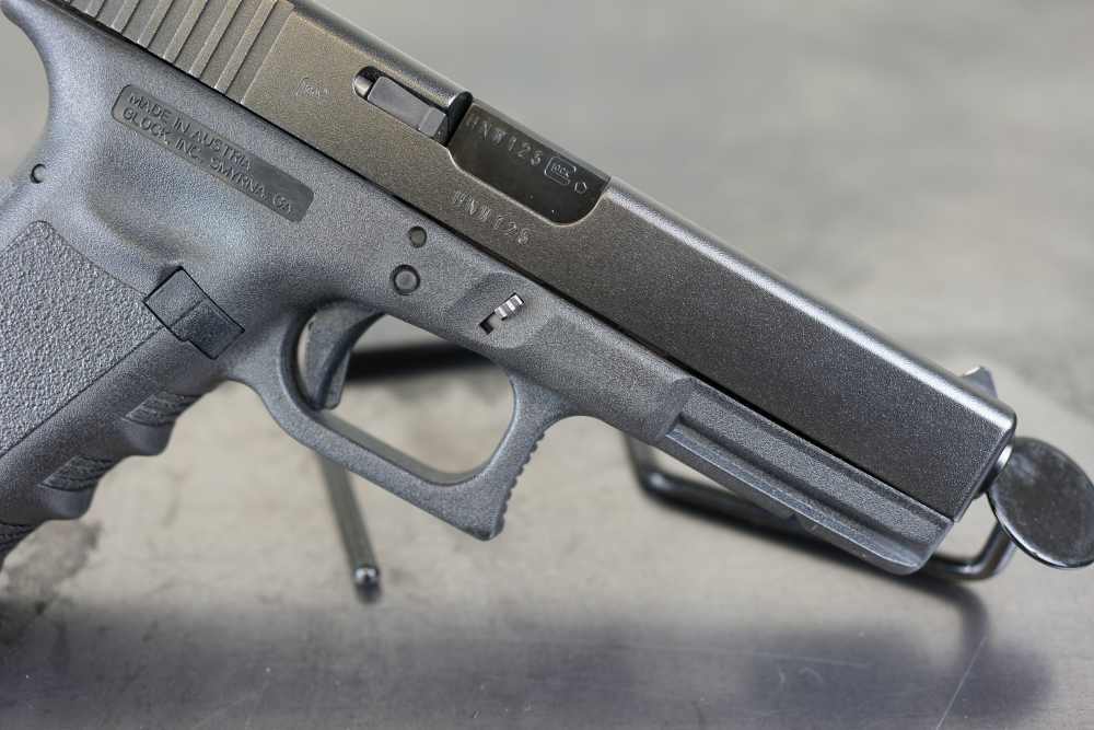 Glock 22 Gen3 – .40 S&W – 5 Mags - LaserMax – Original Case & Manual -img-8