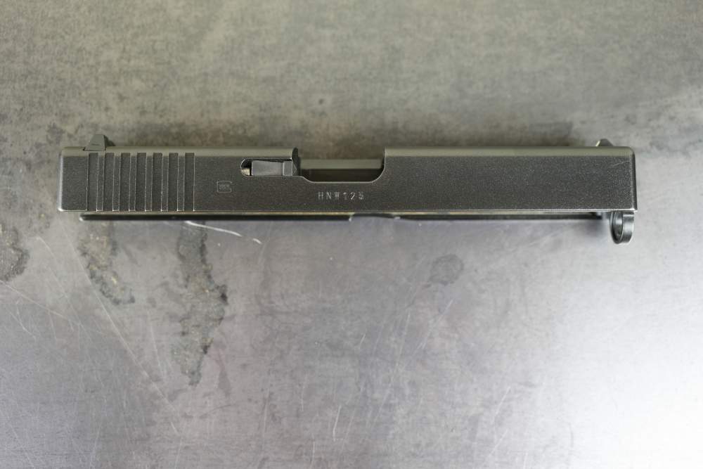Glock 22 Gen3 – .40 S&W – 5 Mags - LaserMax – Original Case & Manual -img-21