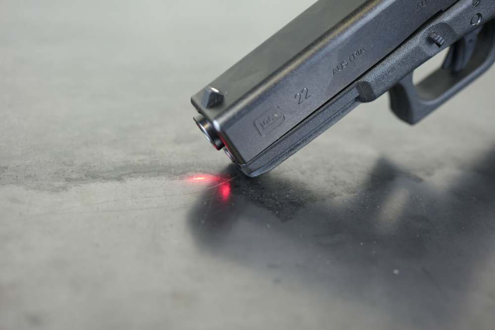 Glock 22 Gen3 – .40 S&W – 5 Mags - LaserMax – Original Case & Manual -img-0