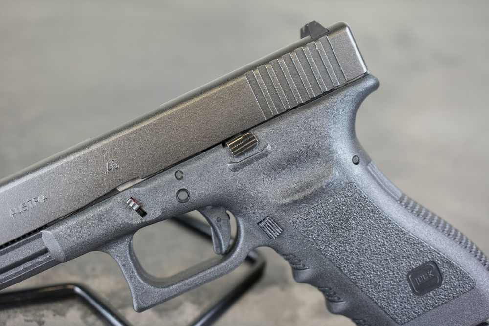 Glock 22 Gen3 – .40 S&W – 5 Mags - LaserMax – Original Case & Manual -img-3