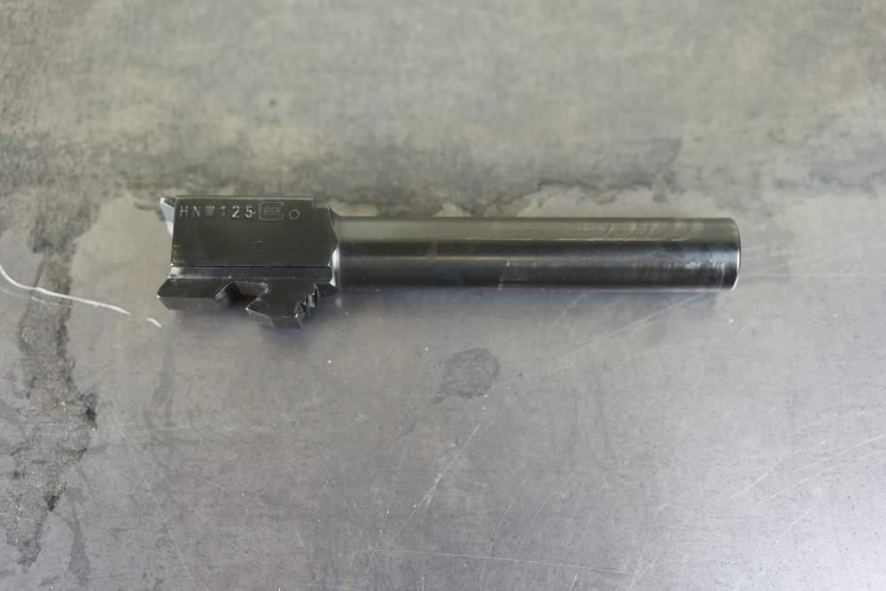 Glock 22 Gen3 – .40 S&W – 5 Mags - LaserMax – Original Case & Manual -img-16