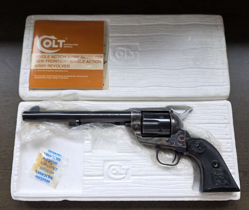 COLT SINGLE ACTION ARMY .45 Colt P1870 NEW OLD STOCK RARE -img-1