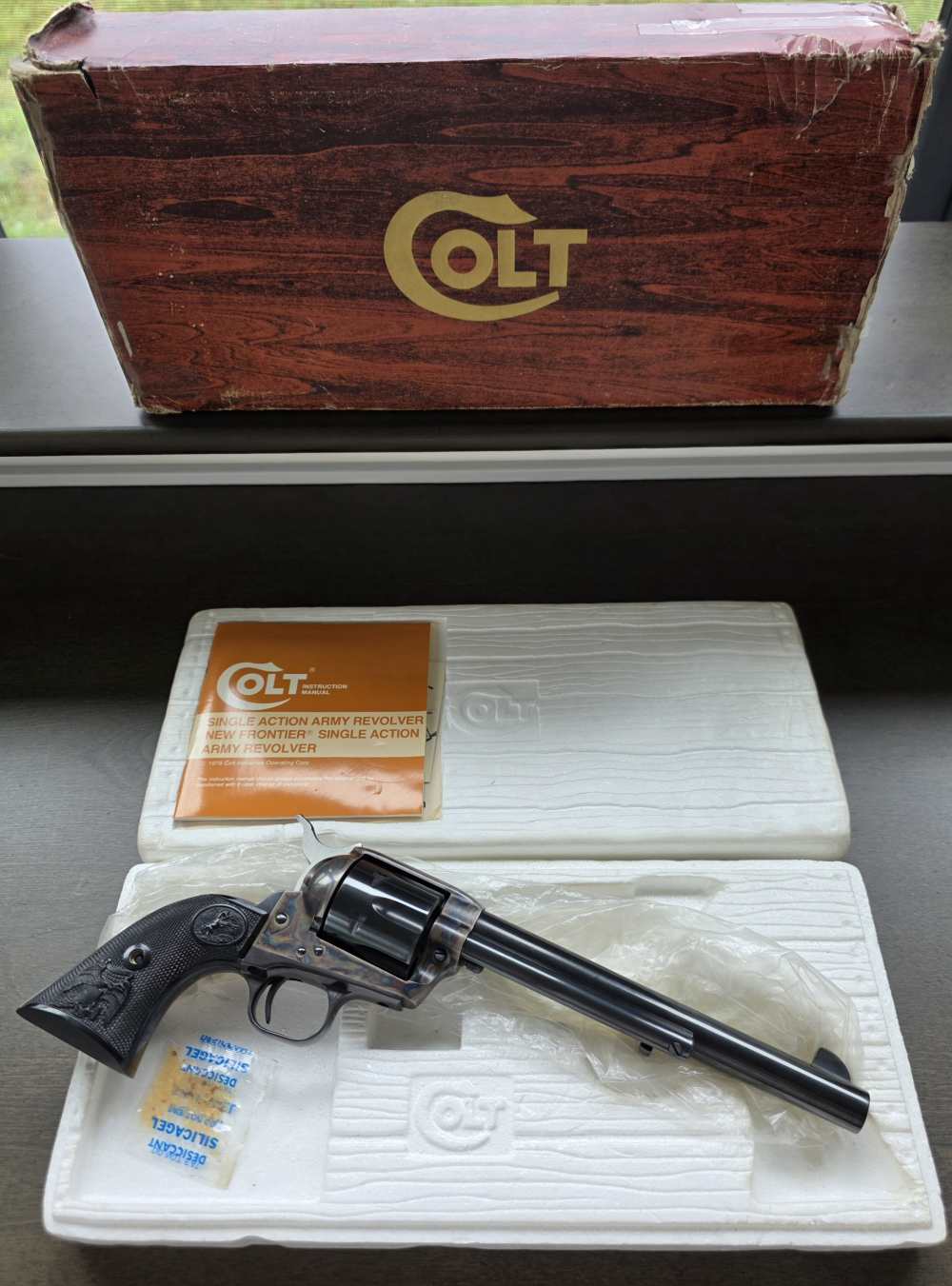 COLT SINGLE ACTION ARMY .45 Colt P1870 NEW OLD STOCK RARE -img-4