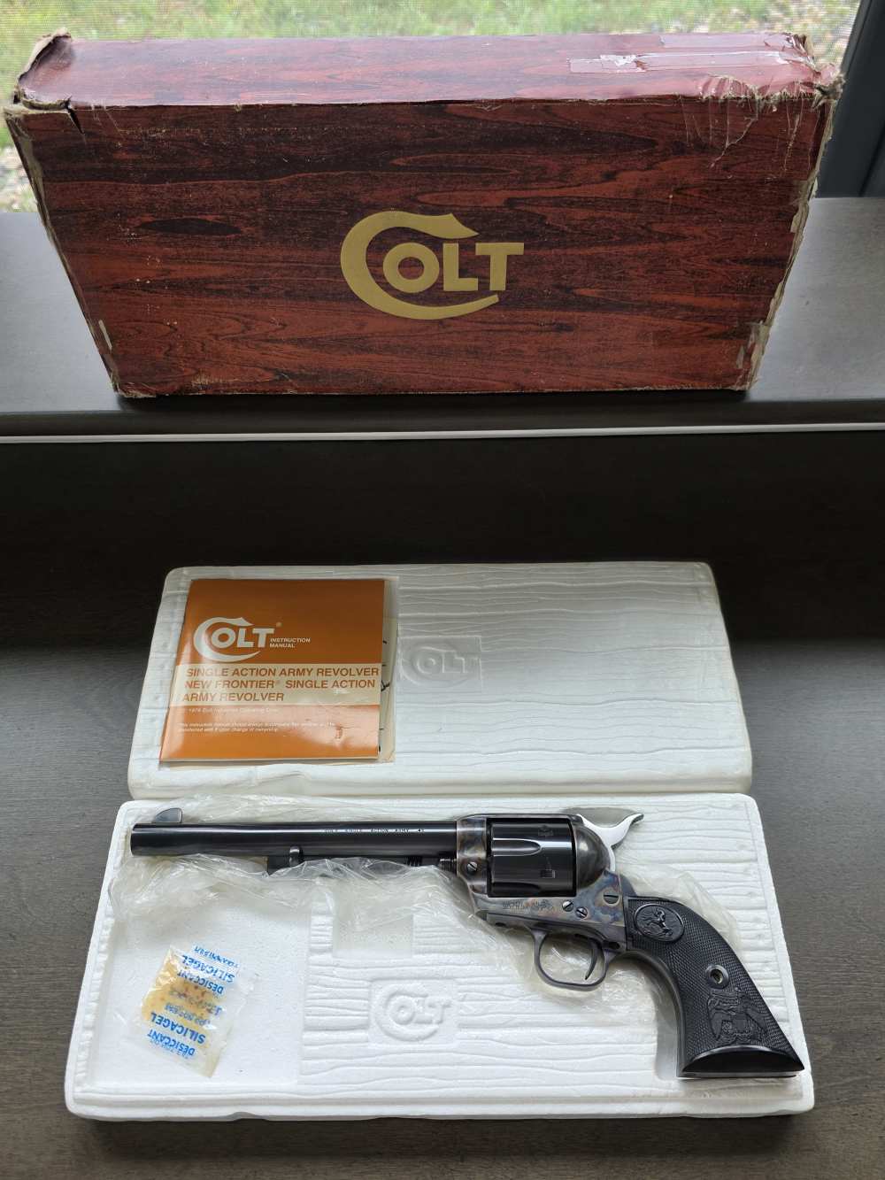 COLT SINGLE ACTION ARMY .45 Colt P1870 NEW OLD STOCK RARE -img-0