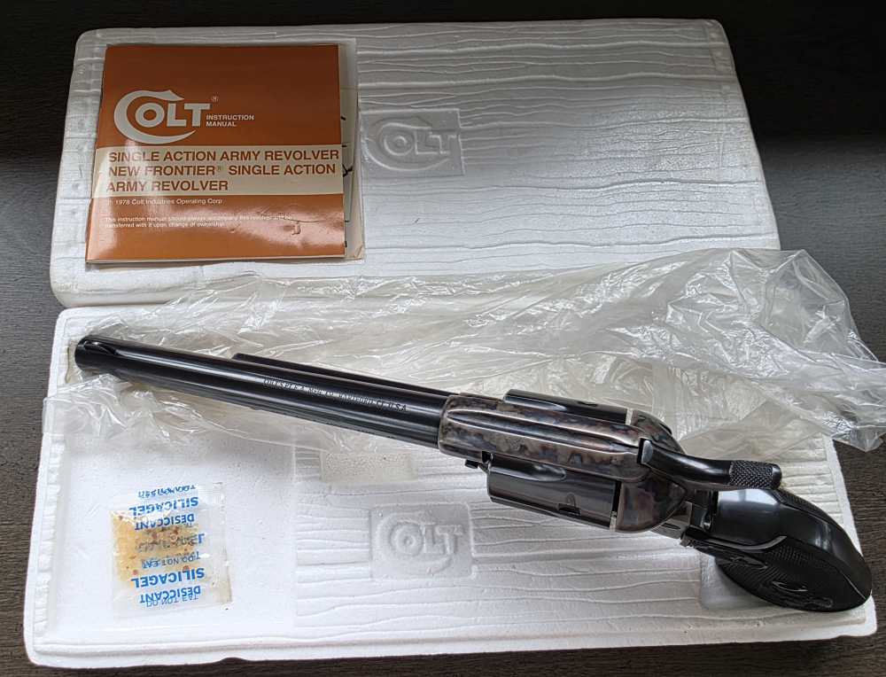 COLT SINGLE ACTION ARMY .45 Colt P1870 NEW OLD STOCK RARE -img-8