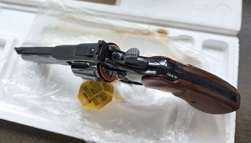 Colt Python .357 Mag Blued 4 in NEW OLD STOCK RARE WOW-img-5