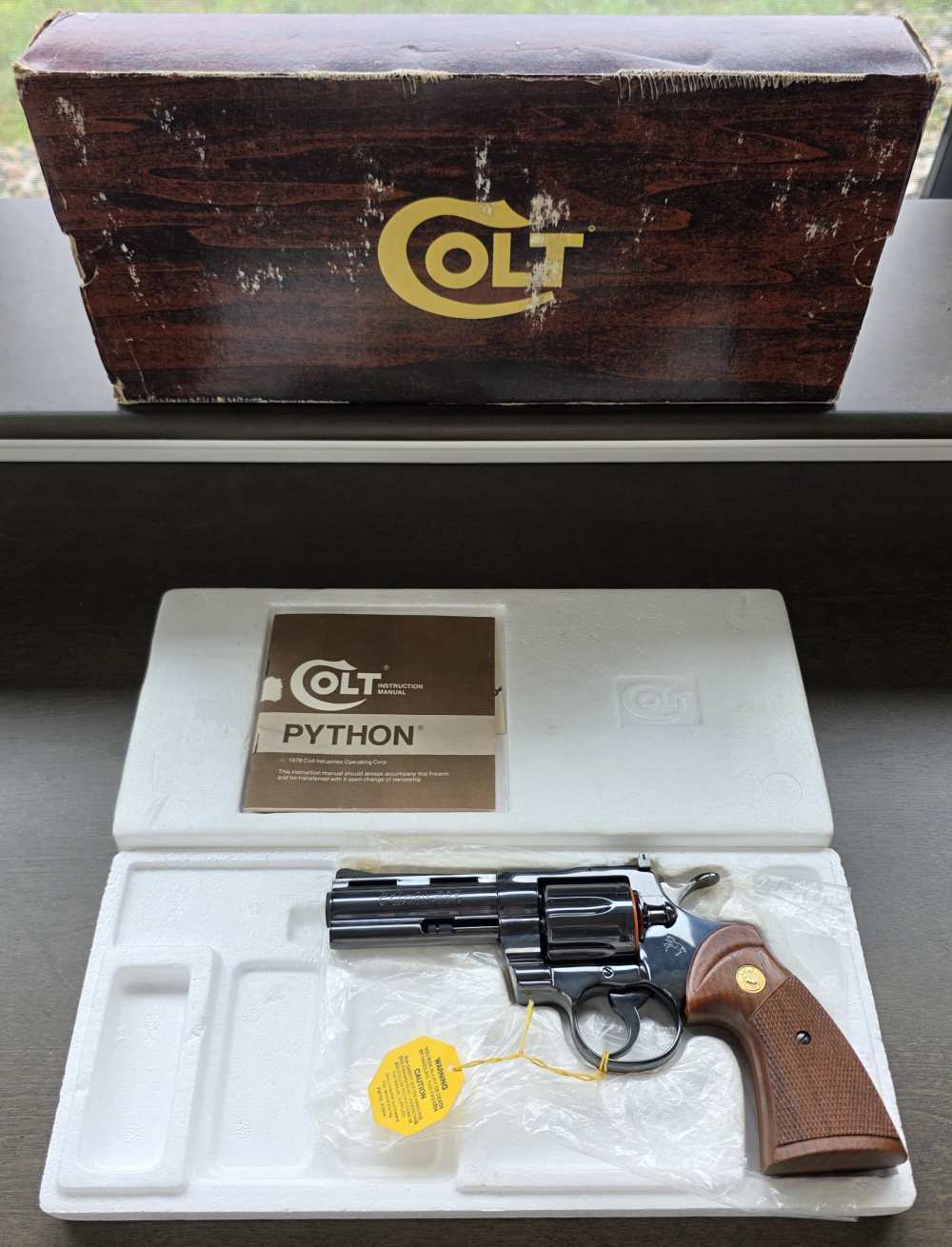 Colt Python .357 Mag Blued 4 in NEW OLD STOCK RARE WOW-img-0