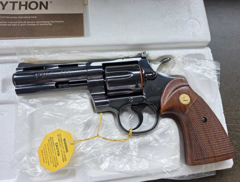 Colt Python .357 Mag Blued 4 in NEW OLD STOCK RARE WOW-img-1