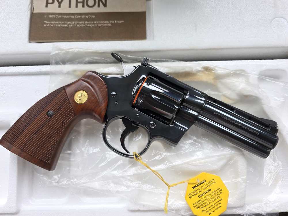 Colt Python .357 Mag Blued 4 in NEW OLD STOCK RARE WOW-img-4