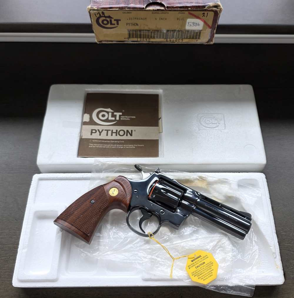 Colt Python .357 Mag Blued 4 in NEW OLD STOCK RARE WOW-img-3