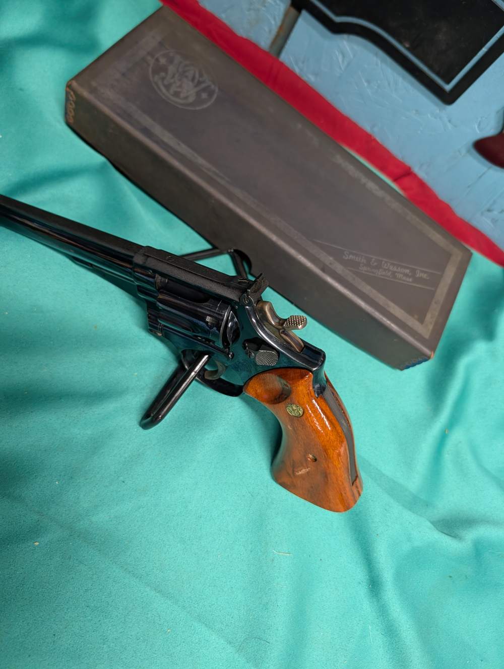 Smith & Wesson K 22 Masterpiece 17-2 6" Blued target Grips W original box -img-7