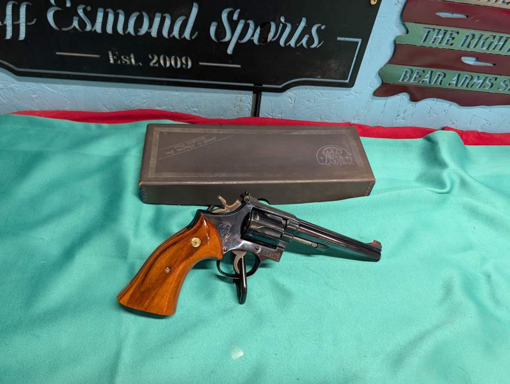 Smith & Wesson K 22 Masterpiece 17-2 6" Blued target Grips W original box -img-29