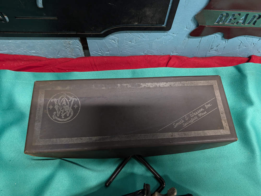 Smith & Wesson K 22 Masterpiece 17-2 6" Blued target Grips W original box -img-19