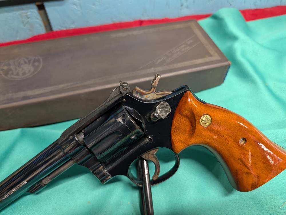 Smith & Wesson K 22 Masterpiece 17-2 6" Blued target Grips W original box -img-14