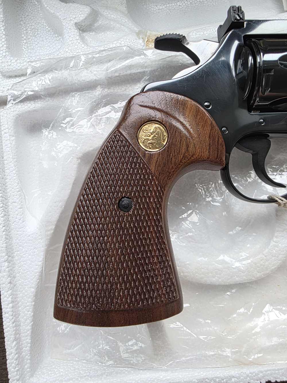 Colt Diamondback 22LR 100% Never Fired  box and all items intact Rare Wow -img-2