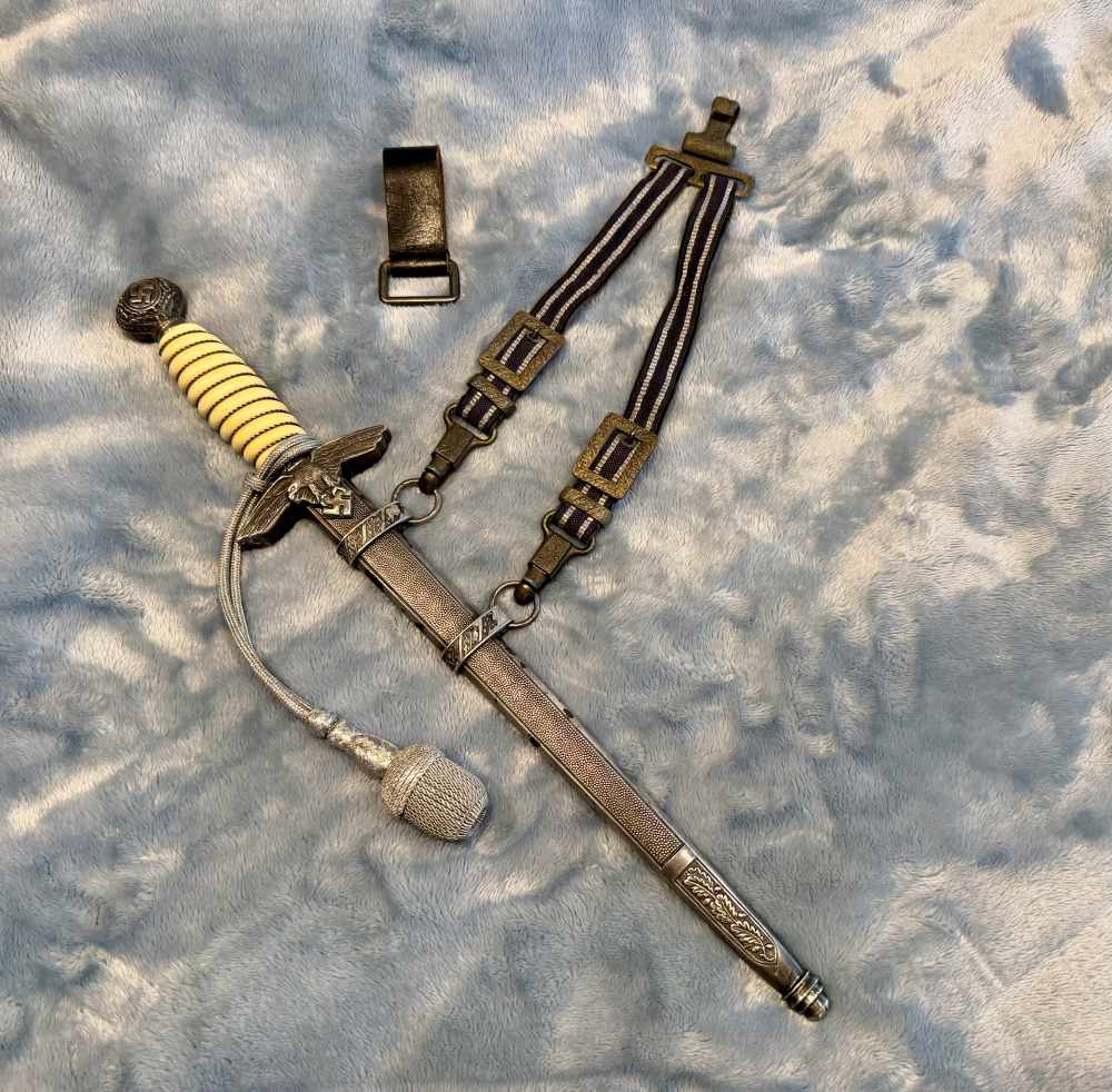 2ND MODEL LUFTWAFFE W/ HANGERS & Original Portepee - Paul Weyersberg-img-7