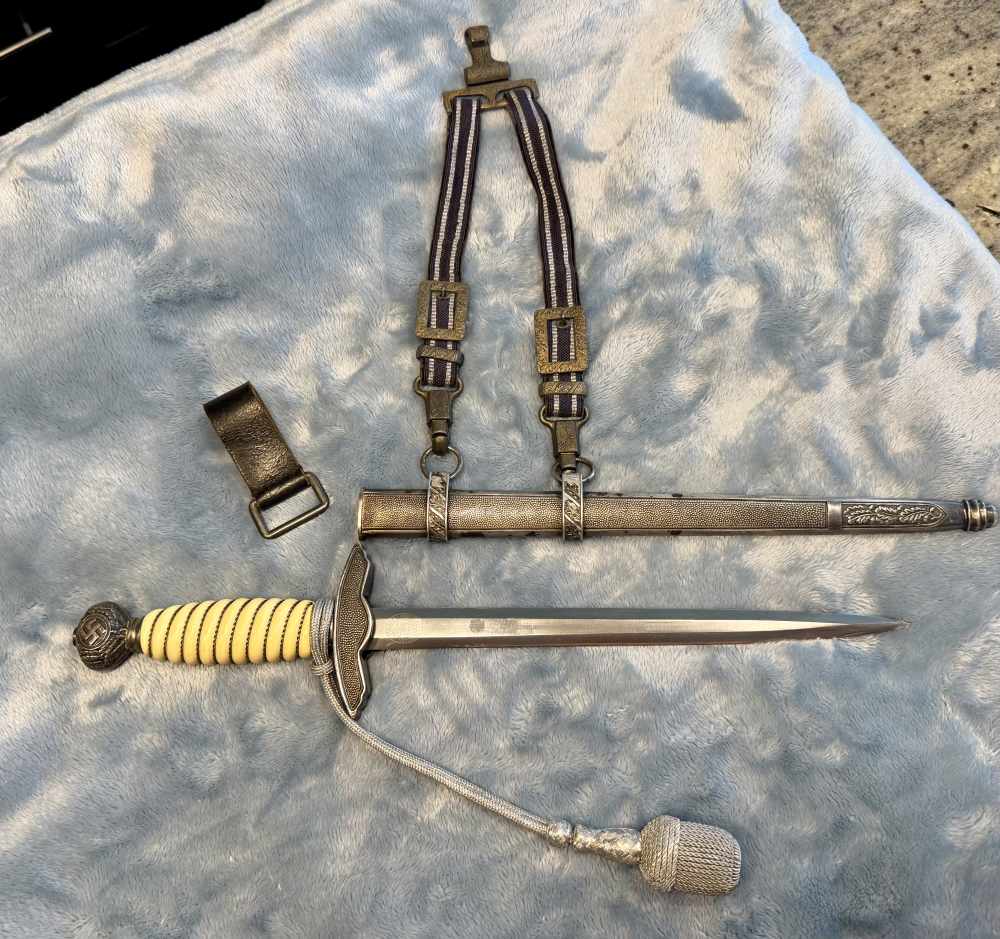 2ND MODEL LUFTWAFFE W/ HANGERS & Original Portepee - Paul Weyersberg-img-0