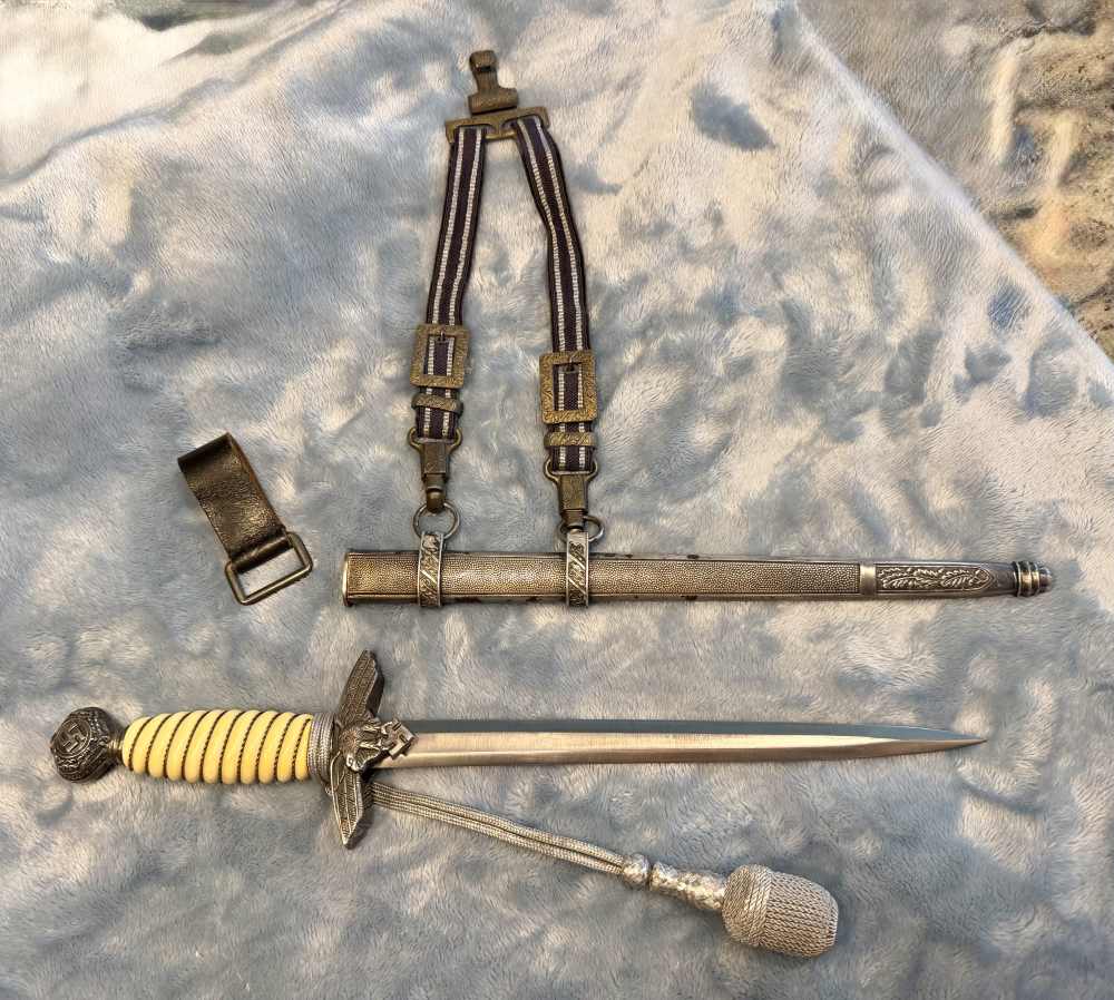 2ND MODEL LUFTWAFFE W/ HANGERS & Original Portepee - Paul Weyersberg-img-4