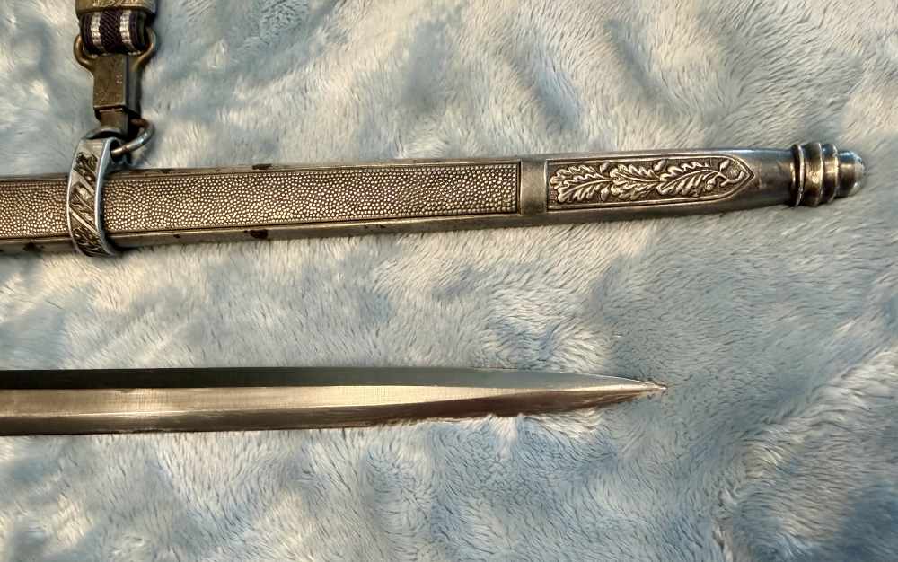 2ND MODEL LUFTWAFFE W/ HANGERS & Original Portepee - Paul Weyersberg-img-2