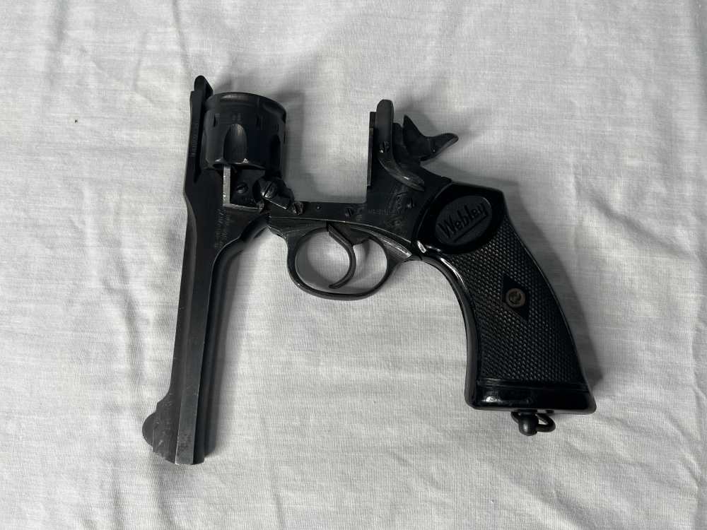 Webley Mark IV 38 S&W 1943 with ammo-img-3