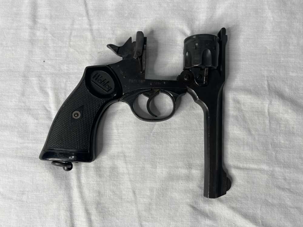 Webley Mark IV 38 S&W 1943 with ammo-img-4