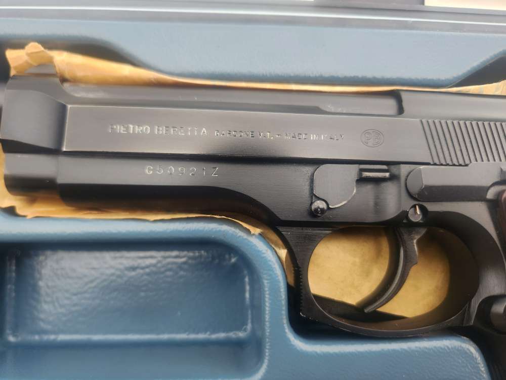 EARLY ITALIAN Berden import Beretta 92F ALL factory access.  no warning lab-img-6