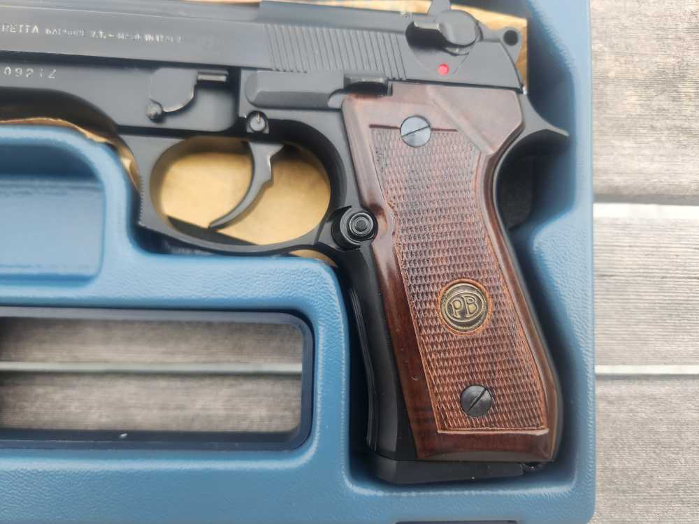 EARLY ITALIAN Berden import Beretta 92F ALL factory access.  no warning lab-img-7