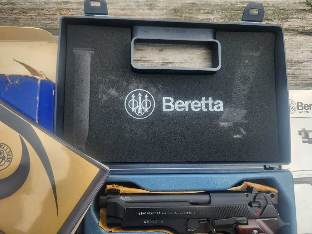 EARLY ITALIAN Berden import Beretta 92F ALL factory access.  no warning lab-img-13