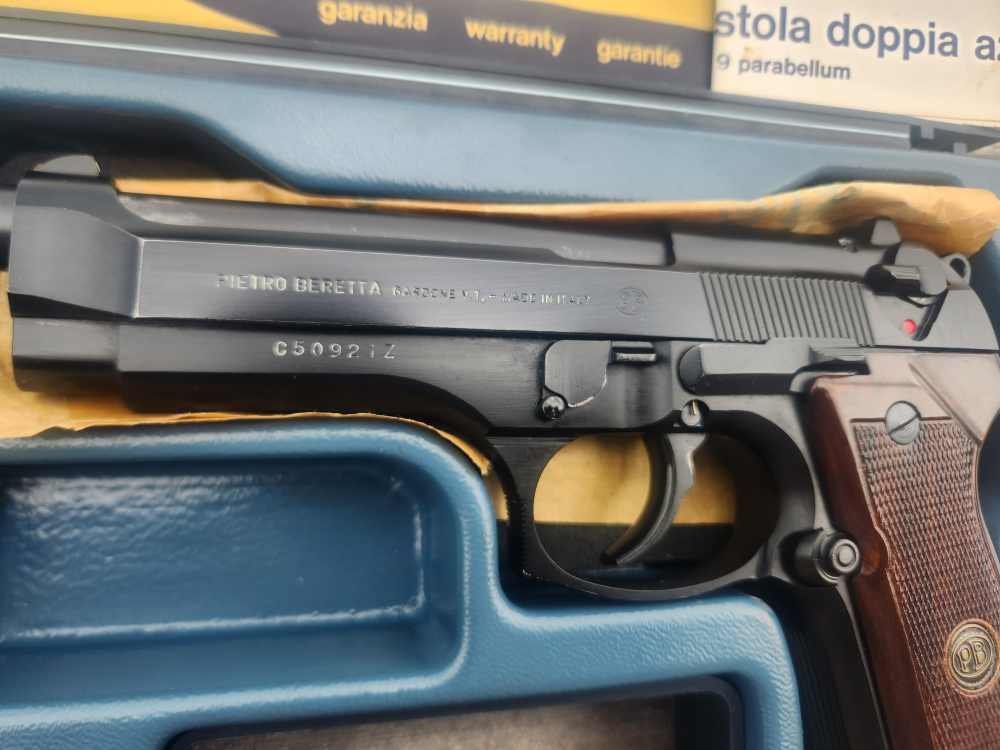 EARLY ITALIAN Berden import Beretta 92F ALL factory access.  no warning lab-img-1